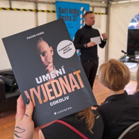 Lidé chtějí umět vyjednávat, dokládají prodeje knižního bestselleru